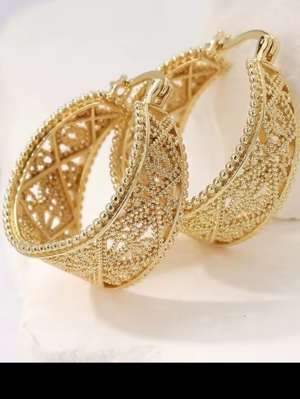 New Design Elegant Hoop Earrings Hollow Craved Gold Tone
